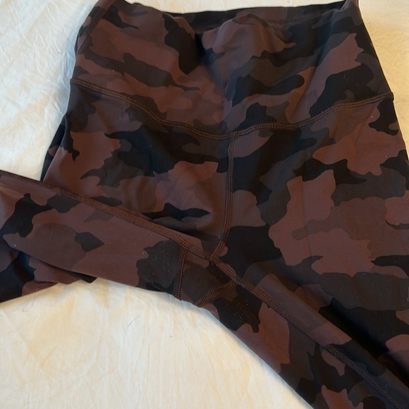 Lululemon Wunder Trains - Picture 2 of 4